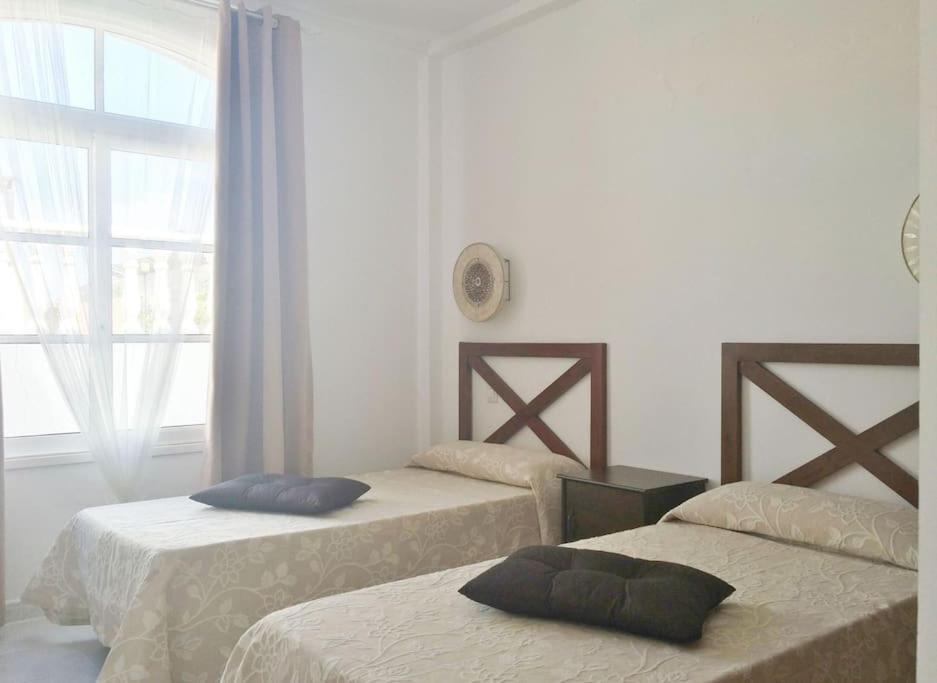 Lovely Villa - Pool Front, Private Roof Terrace, Wifi Fiber Optic Corralejo Buitenkant foto